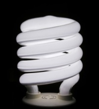 Lampe fluorescente compacte - licence GFDL - auteur wikimedia/PiccoloNamek